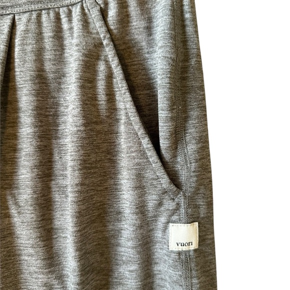 VUORI Lux At Ease heathered gray sleeveless jumpsuit size Large - Picture 5 of 8